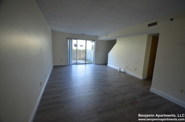 Building Photo - 144 North Beacon St