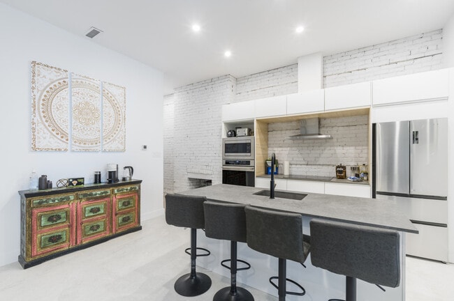 Building Photo - 4107 QC-335