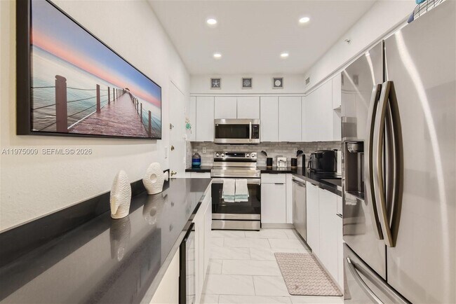 Building Photo - 2501 S Ocean Dr