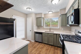 Building Photo - 2327 Rittenmore Dr