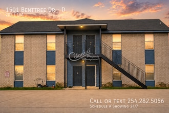 Building Photo - 1501 Benttree Dr