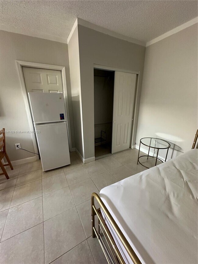 Foto del edificio - 9710 NW 24th Ct