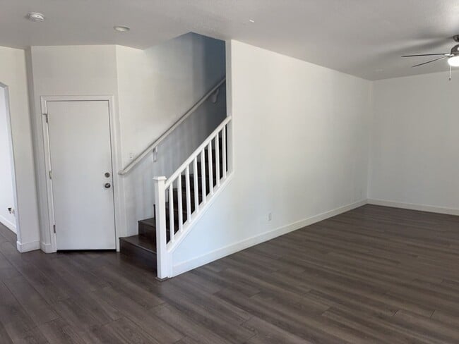 Building Photo - Beautifully updated 4 bedroom plus loft, 2...