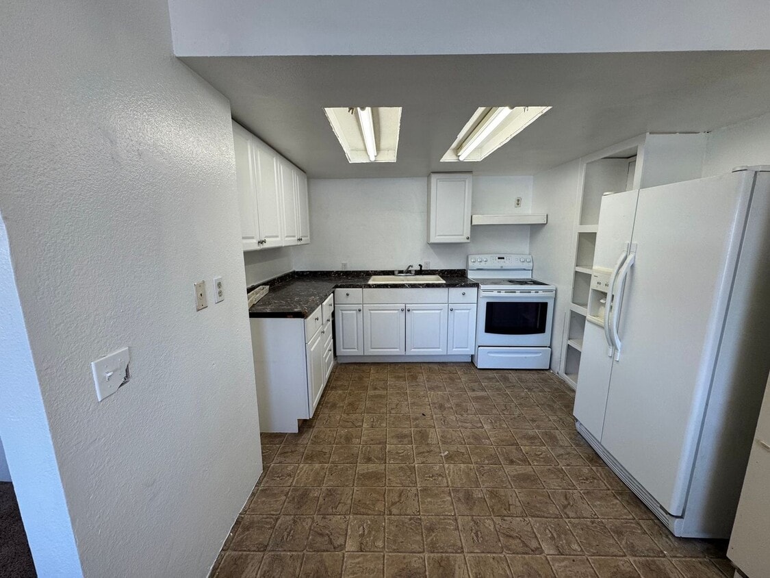 Foto principal - 618 Basin St NW