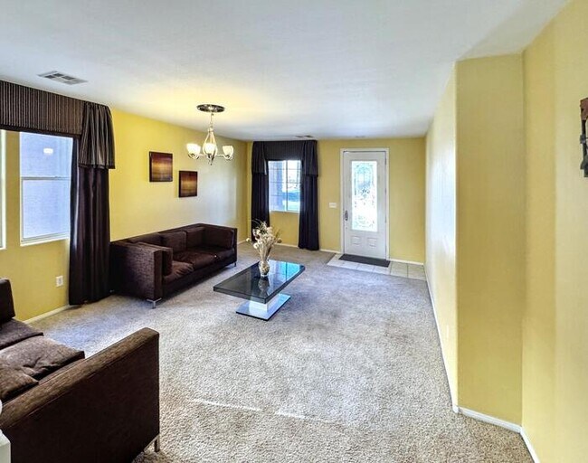 Building Photo - 6725 Yellowhammer Pl