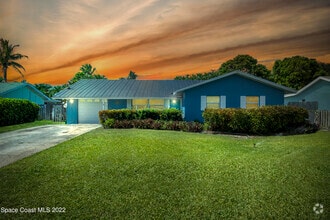 Building Photo - 512 Dolphin St