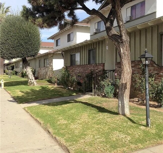 Building Photo - 3114 N Garey Ave