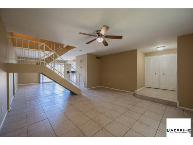 Building Photo - Beautiful Phoenix 3/2.5 Townhouse - Prime ...