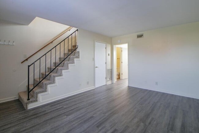 Building Photo - 284 Northridge Dr