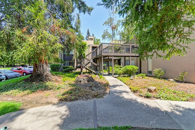 Foto del edificio - 628 Woodside Sierra