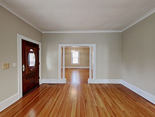 Building Photo - 306 N Ridge Ave