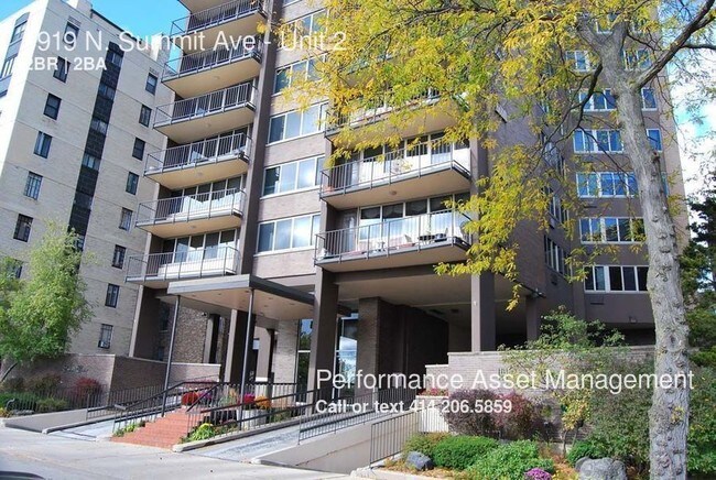 Foto del edificio - 1919 N Summit Ave