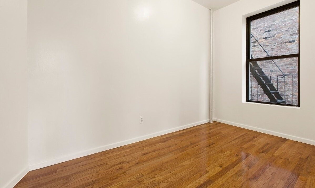 Building Photo - 127 Perry St