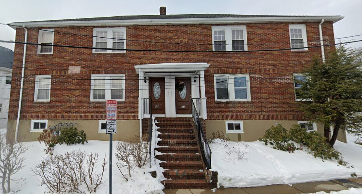 Primary Photo - 52 Ten Hills Rd