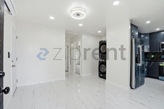 Building Photo - Unit