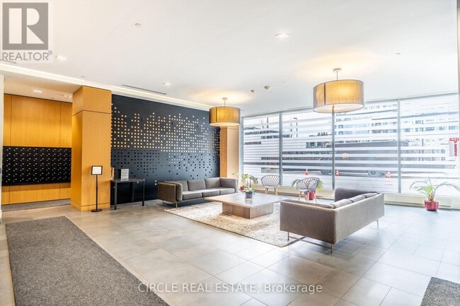 Photo du bâtiment - 2520 Eglinton Ave W