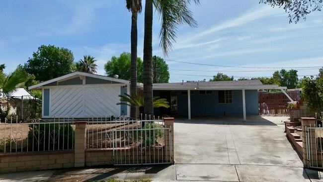 Building Photo - 8842 Mentone Pl