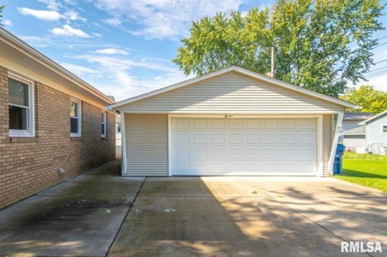 Building Photo - 3161 5th St