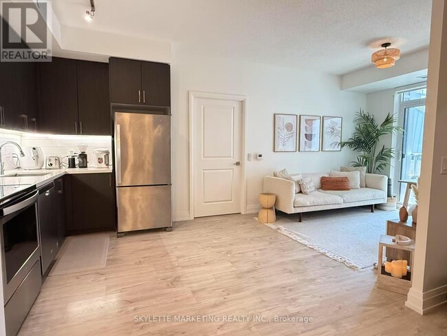 Photo du bâtiment - 591-591 Sheppard Ave E