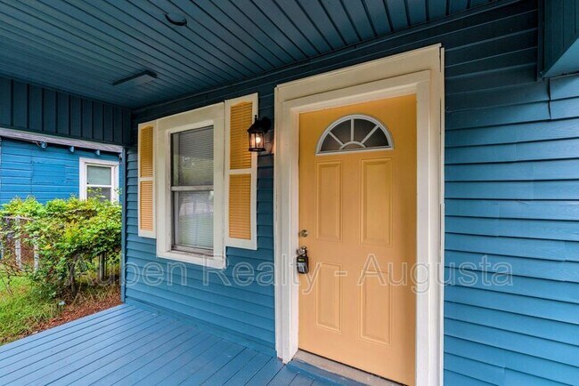 Building Photo - 1973 Battle Row