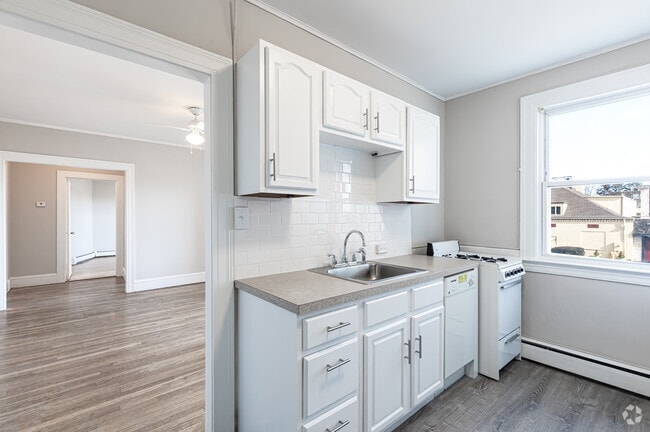 839 Farmington Ave - Kitchen - West Hartford Collection Apartments