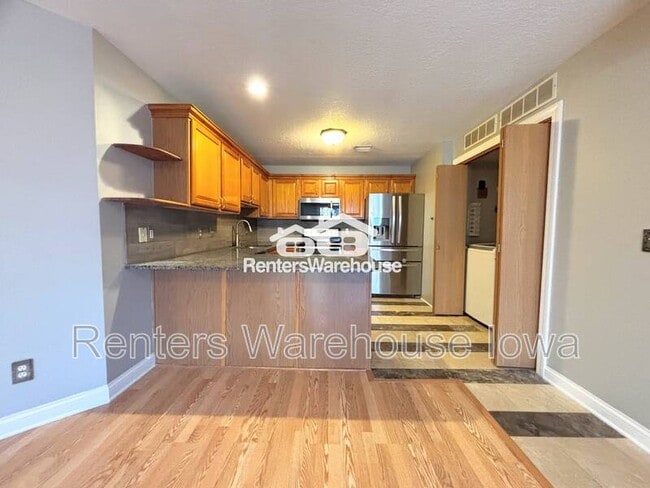 Building Photo - 10151 Sutton Pl