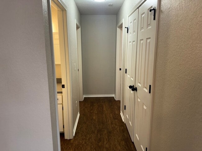 Foto del edificio - 323 S 12th St