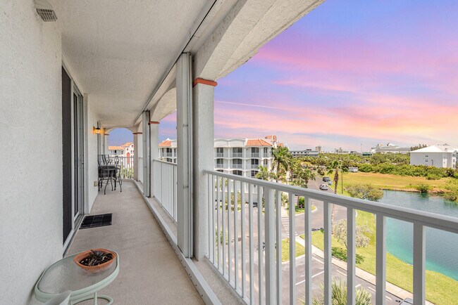 Foto del edificio - 8903 Laguna Ln