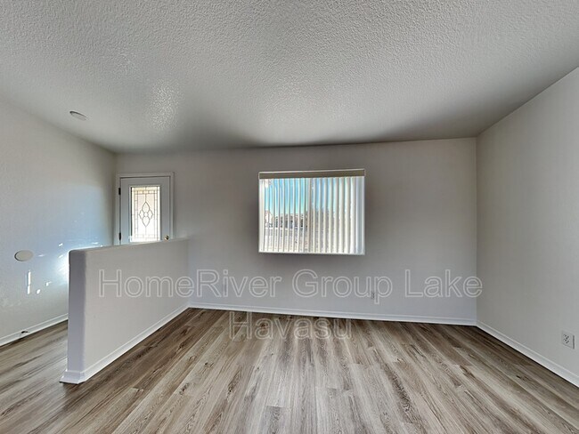 Foto del edificio - 2545 Palo Verde Blvd N