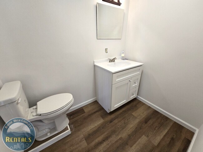 Foto del edificio - 3-Bed/1.5-Bath Duplex Unit Available - Close to Campus!