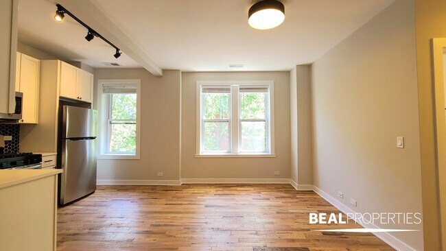 Foto del edificio - 654 W Wrightwood Ave