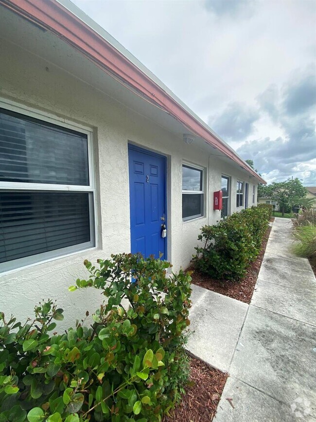 Building Photo - 820 14th St