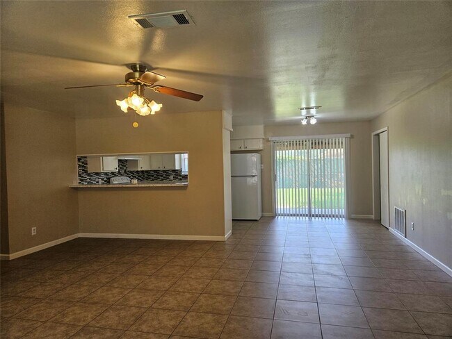 Foto del edificio - 207 Shadow Oaks Dr