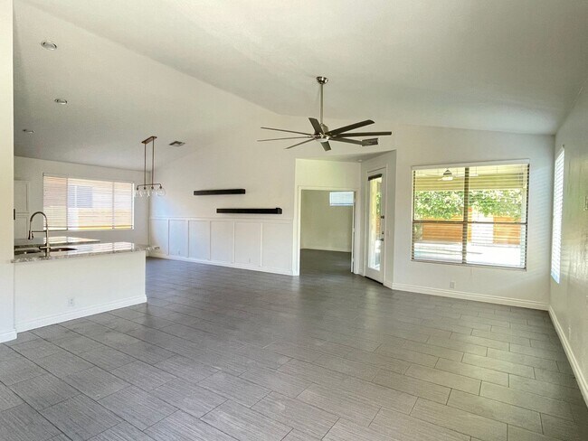 Building Photo - PRIVATE POOL, ADORABLE 3 Bedroom/2 Bath in Dobson Place