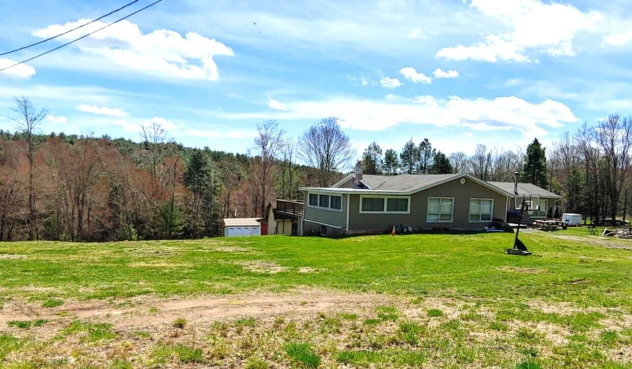 Foto principal - 102 Laird Rd