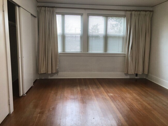 Foto del edificio - 4 Bed 2 Bath Beacon Hill Home with Large F...