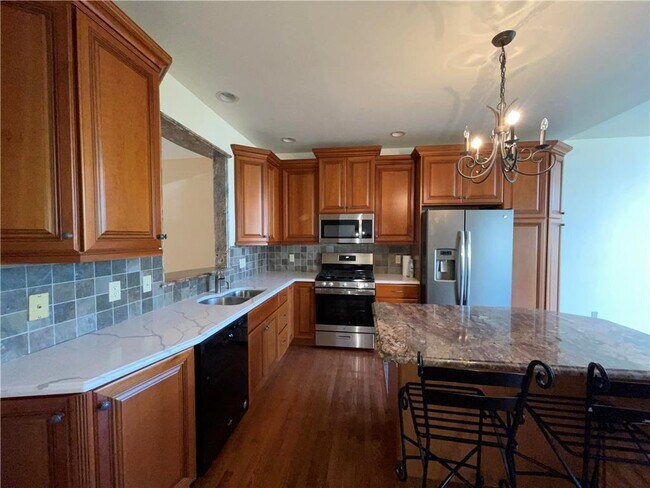 Building Photo - 5527 Spring Ridge Dr E