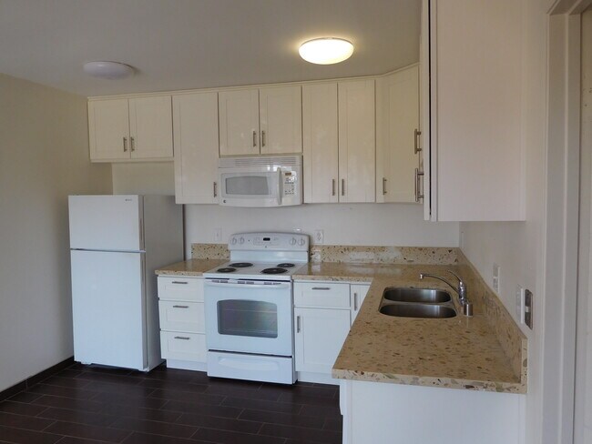 Building Photo - 4960 Clairemont Mesa Blvd