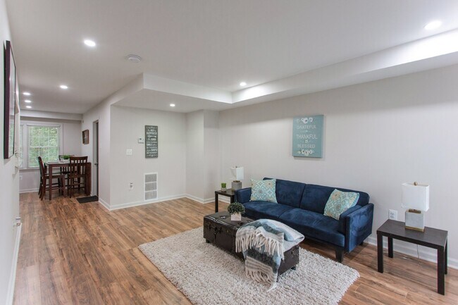 Foto del edificio - 8593 Pioneer Drive