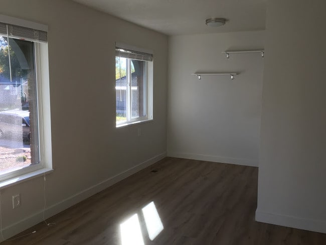 Building Photo - 549 Stringham Ave