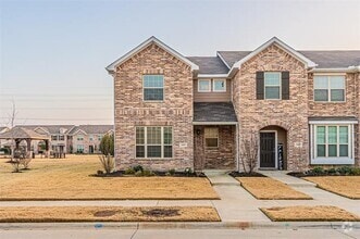 Building Photo - 2401 Davenport Dr