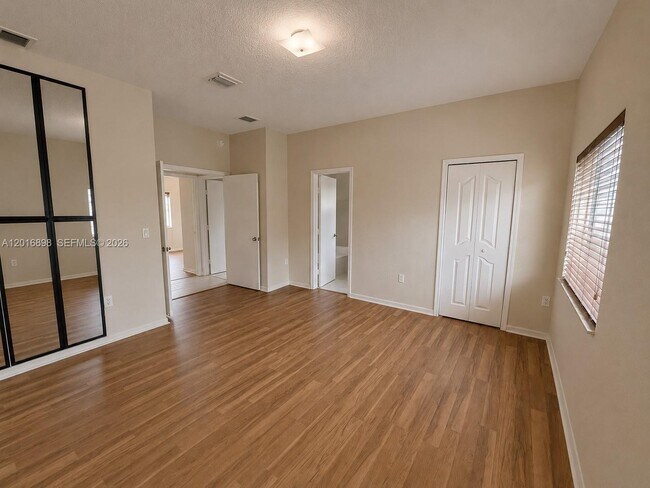 Foto del edificio - 705 SE 13th Terrace