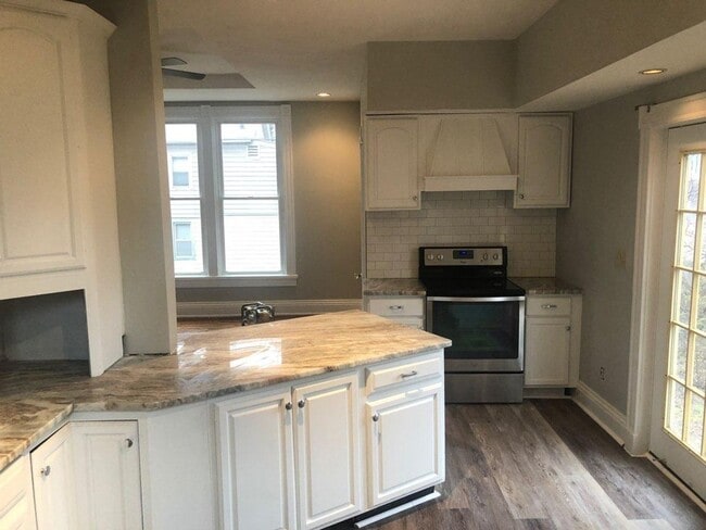 Building Photo - Coming Soon_ REMODELED 3 bd/1 bth home in AVONDALE