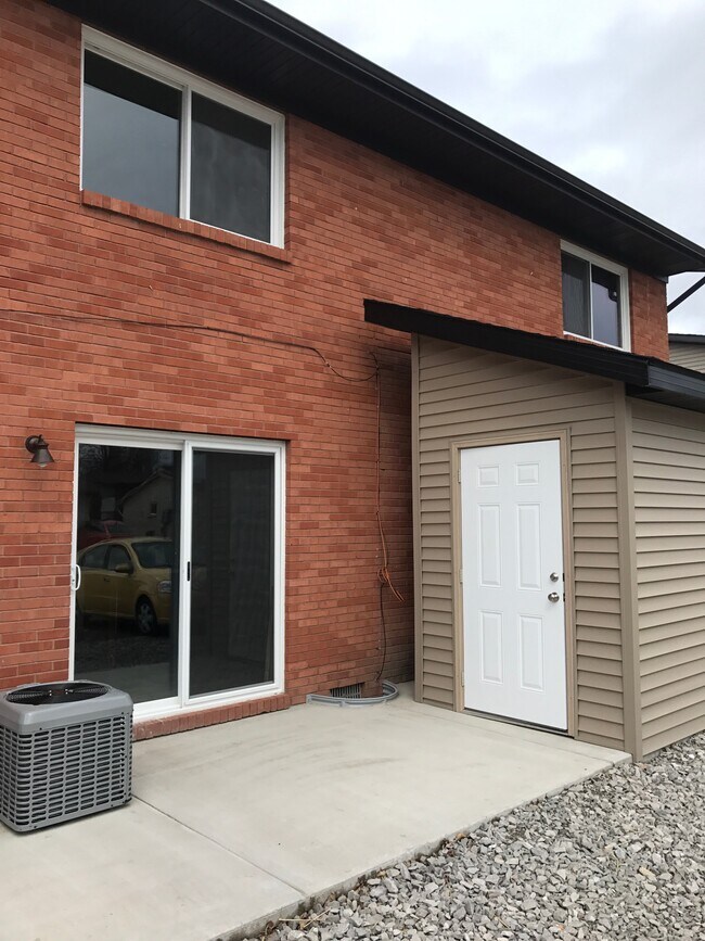 Building Photo - 304 Biggs Dr