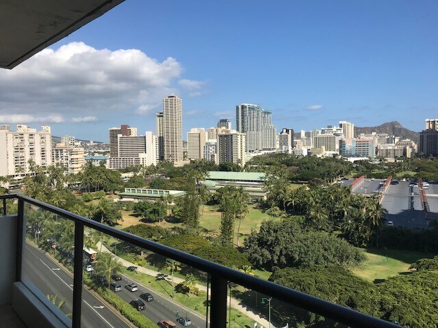 Foto del edificio - Waikiki Wailana 2 Bed 2 bath 1 Cov Park 14th Flr Park/Ocean View Condo (1860 Ala Moana, Unit 1402...