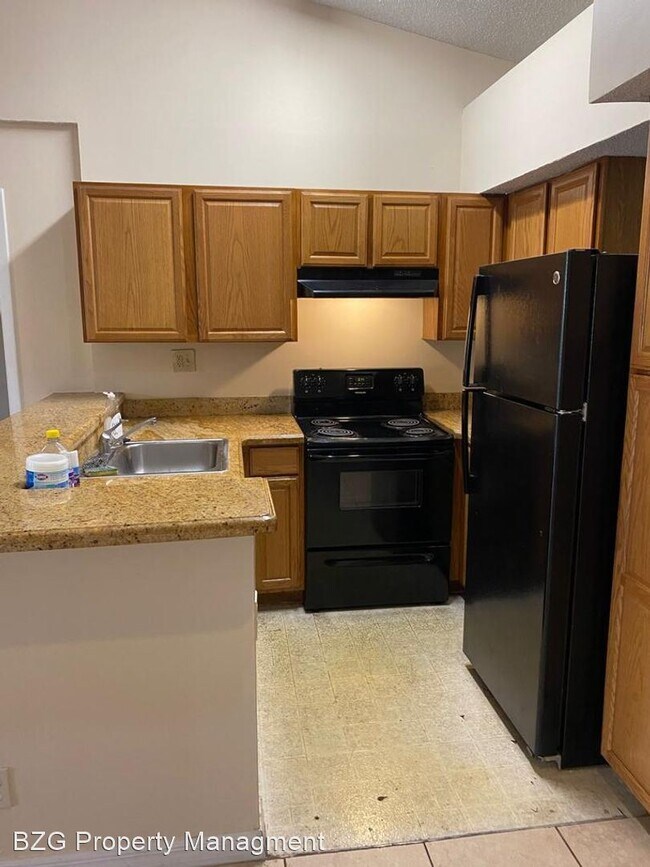 Building Photo - 2 br, 2 bath House - 821 Lyons Rd. #21-205
