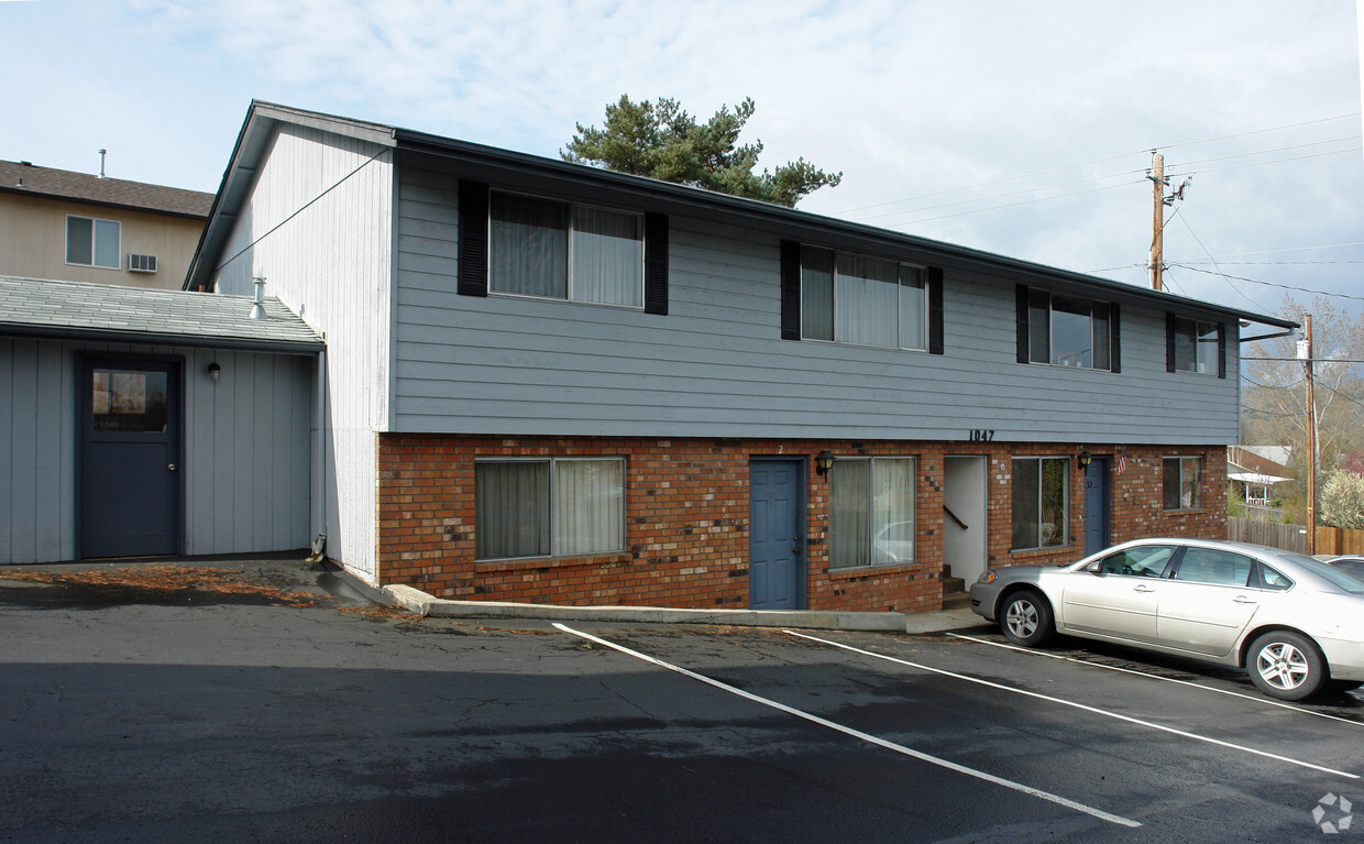 Building Photo - 1043-1047 Lookingglass Rd