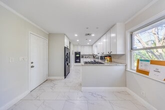 Building Photo - 2519 Lazy Lake Dr