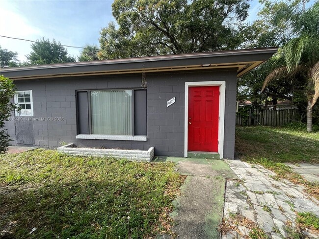Building Photo - 1017 Chipola Rd