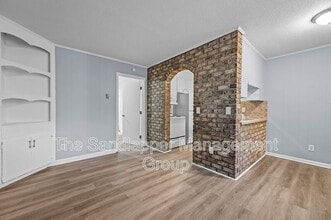 Building Photo - 1215 Mosstree Rd